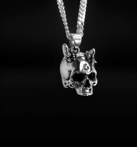 “Alo” quartz skull necklace