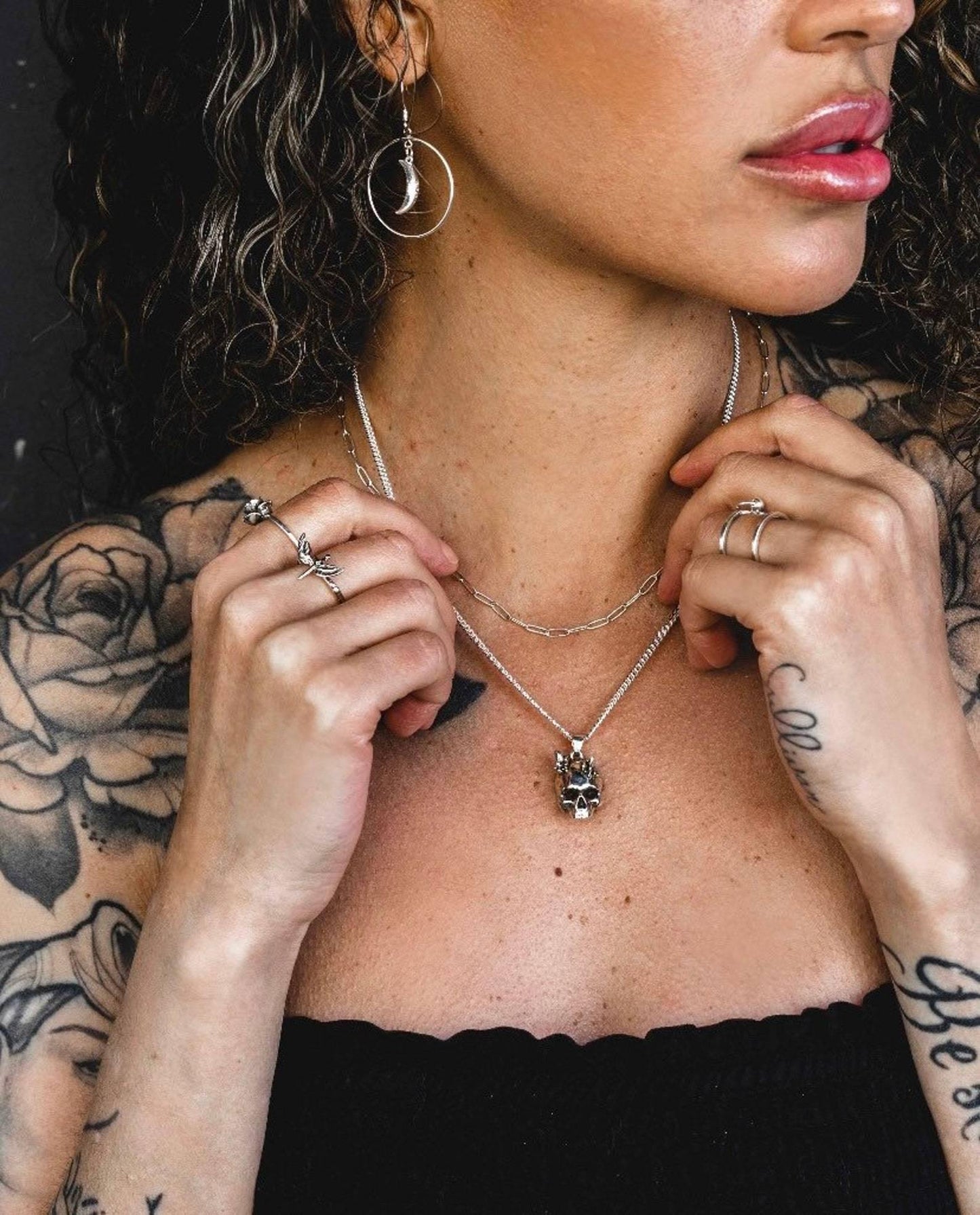 “Alo” quartz skull necklace - KatzKollective