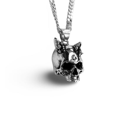 “Alo” quartz skull necklace