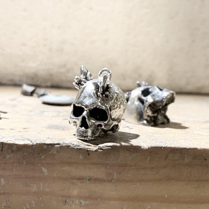 “Alo” quartz skull necklace - KatzKollective